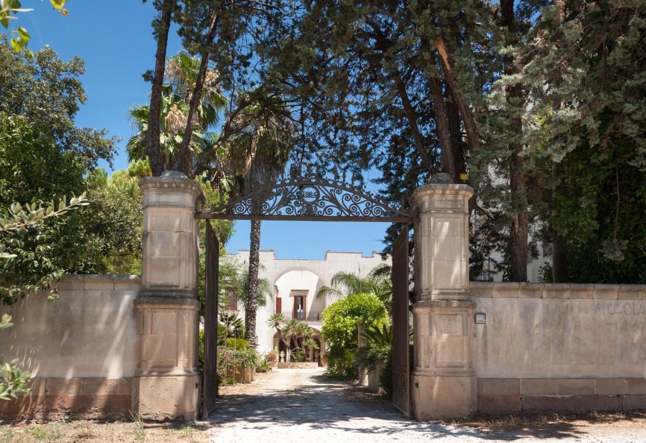 Palazzo Francesco Grassi Bed and Breakfast Aradeo Εξωτερικό φωτογραφία