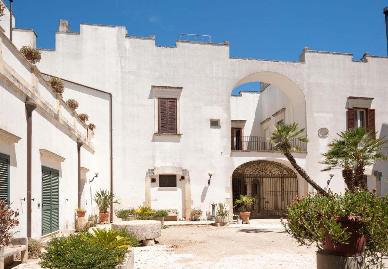 Palazzo Francesco Grassi Bed and Breakfast Aradeo Εξωτερικό φωτογραφία