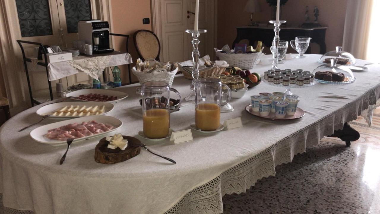 Palazzo Francesco Grassi Bed and Breakfast Aradeo Εξωτερικό φωτογραφία